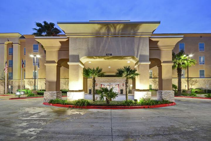 Hotel 2 of 63