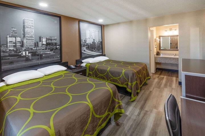 Room 18 of 29