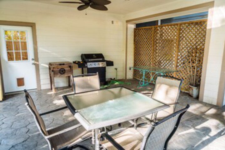 Spacious Kemah Boardwalk Townhome VR