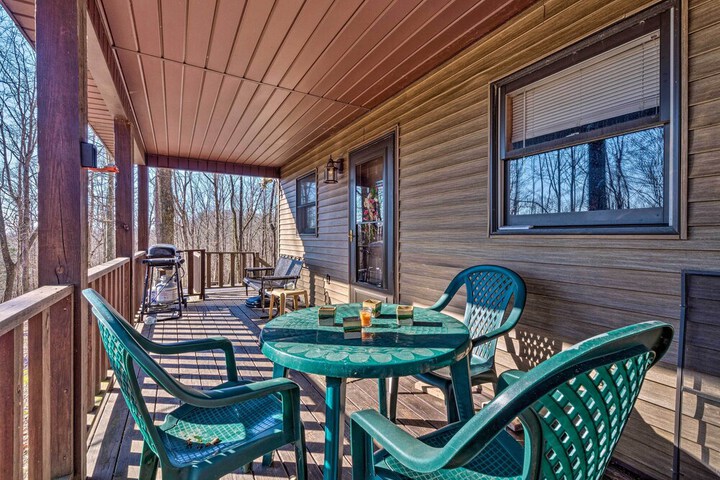 Quiet & Private Cabin 5 Mi to Dale Hollow Lake!