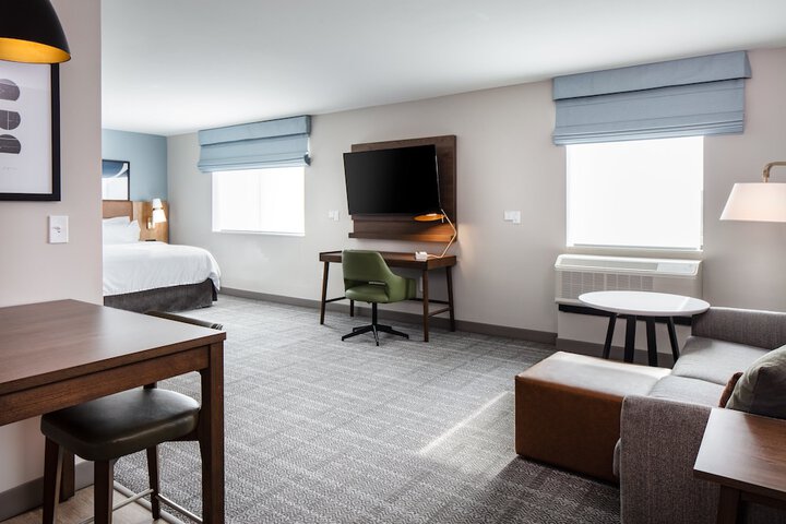 Staybridge Suites Iowa City Coralville by IHG