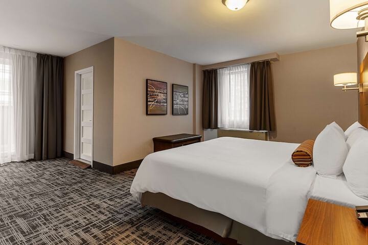 Room 35 of 60