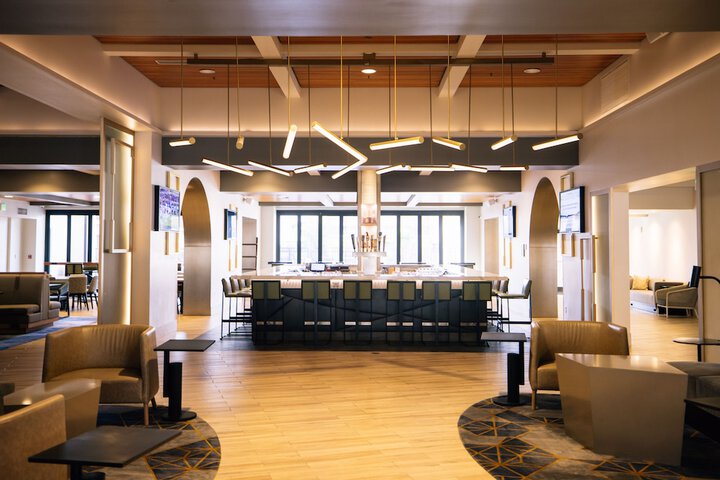 Lounge 65 of 108