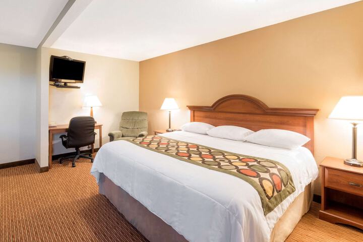 Room 10 of 36