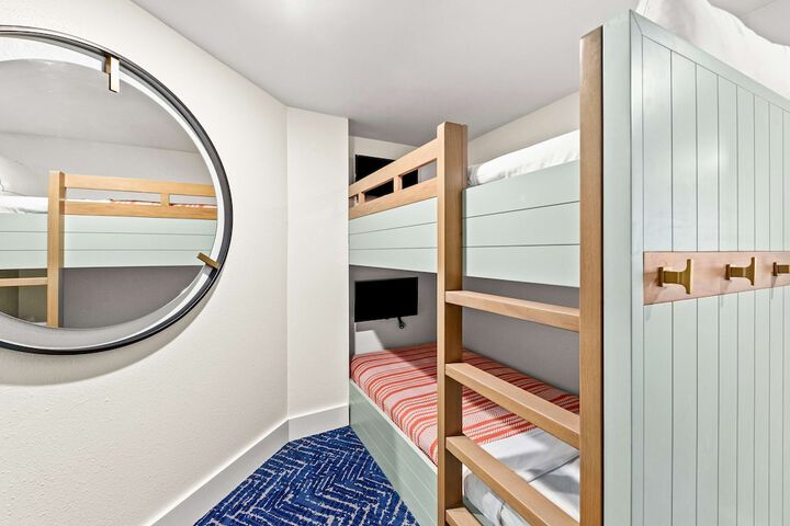 Room 19 of 172