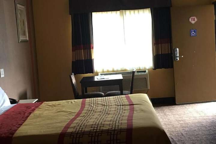 Room 28 of 37