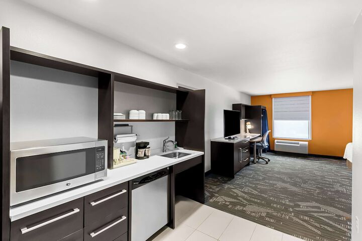 Room 19 of 38