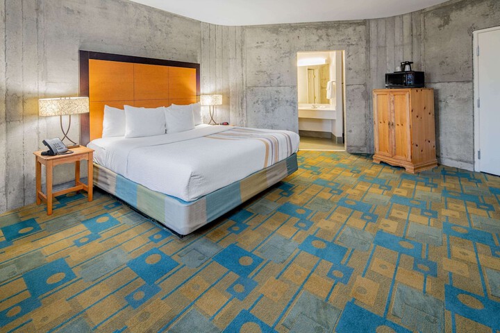 Room 21 of 34