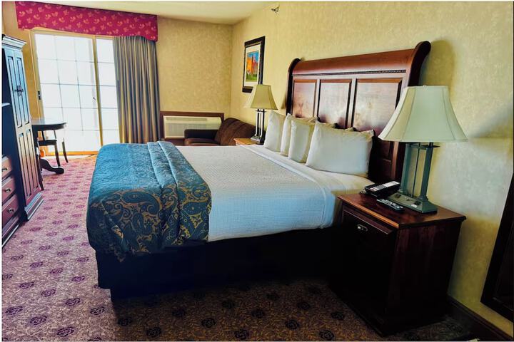 Hamilton Inn Select Beachfront Mackinaw City