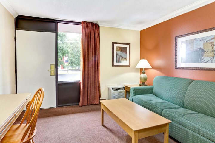 Room 37 of 40