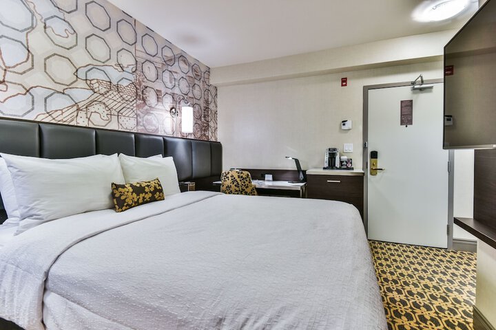 Room 28 of 41
