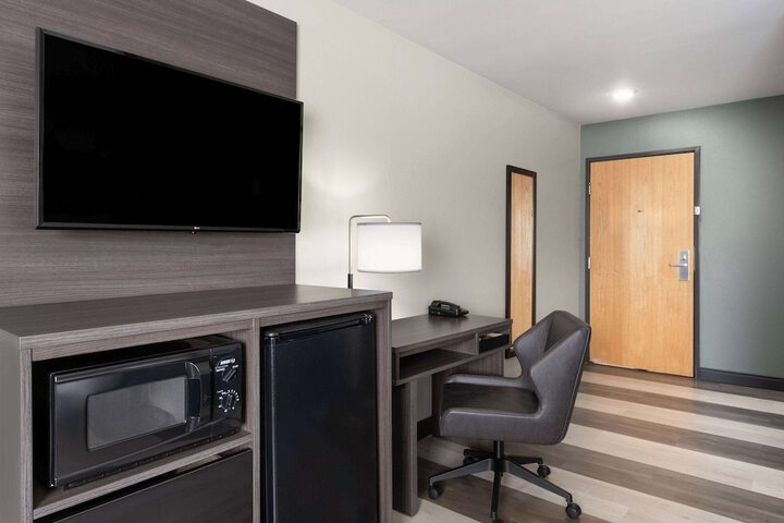 Room 17 of 33