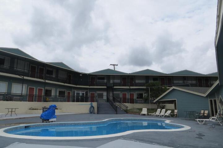Flagship Inn