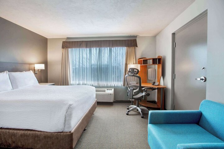 Room 51 of 63