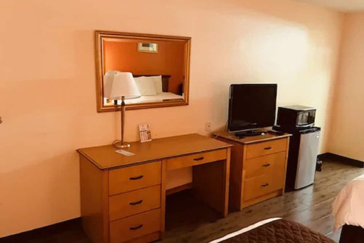 Room 11 of 25