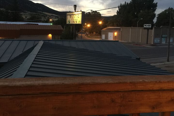 Rustic Inn Motel