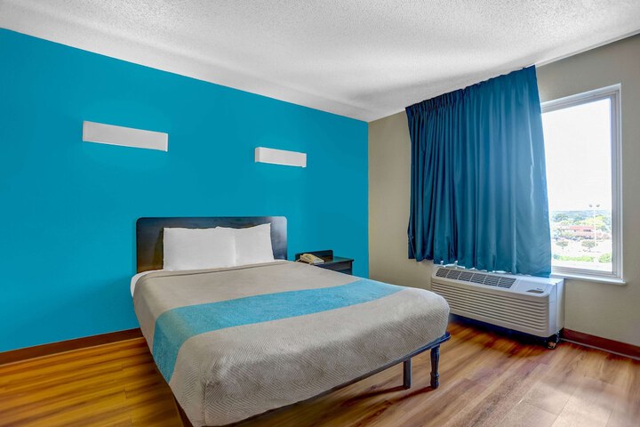 Motel 6 Raleigh NC - North
