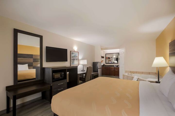 Room 13 of 35