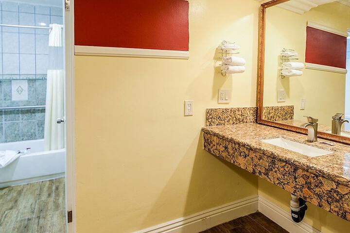 Room 10 of 24