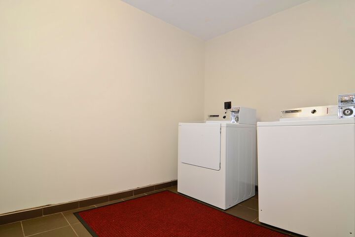 Room 32 of 65