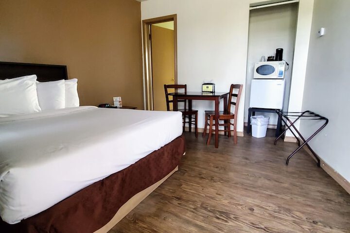 Room 18 of 33
