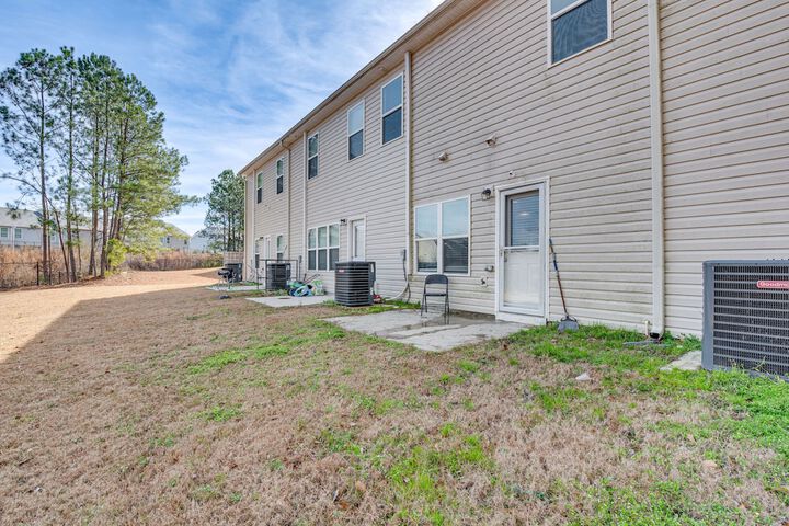 Union City Townhome: 17 Mi to Downtown Atlanta!