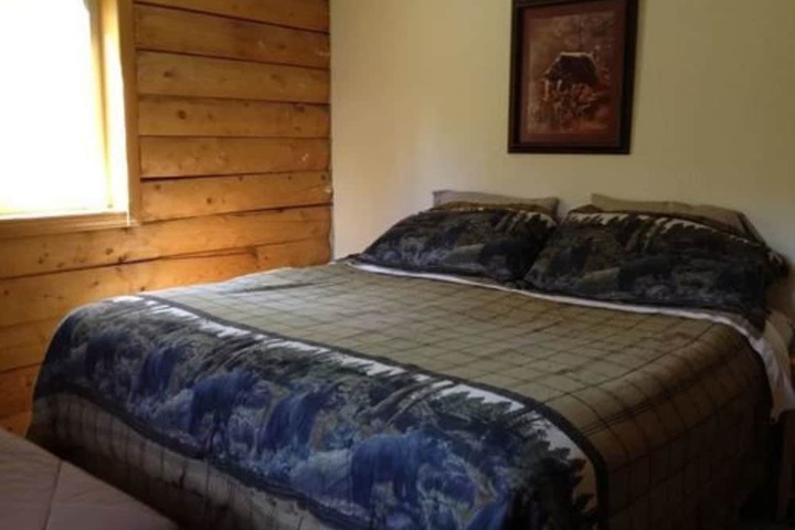 Daniels Lake Lodge B & B