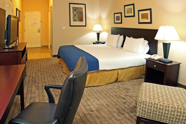 Holiday Inn Express & Suites Marshall by IHG