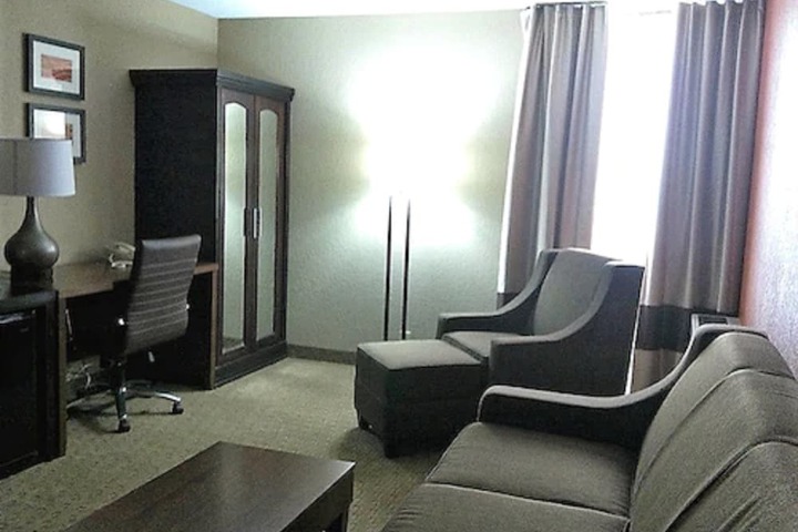 Comfort Inn & Suites Evansville Airport