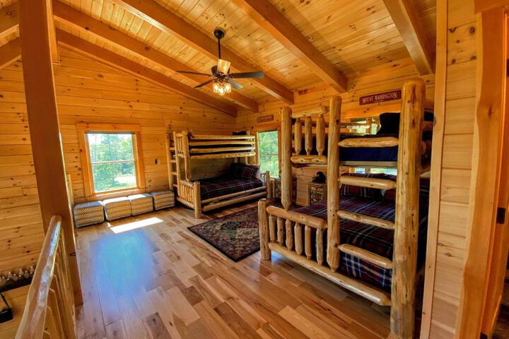 UV Log home with direct Cannon Mountain views Minutes to attractions Fireplace Pool Table AC