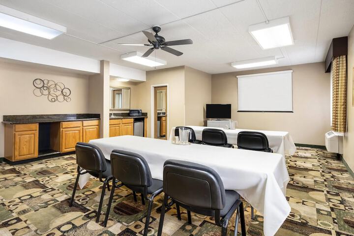 Baymont by Wyndham Janesville