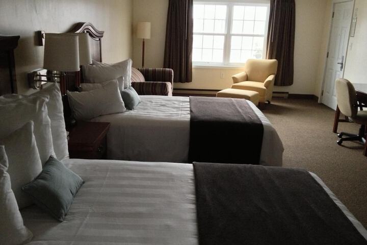 Holiday Hill Inn & Suites
