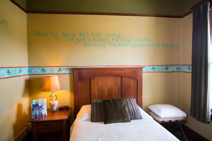 Room 13 of 24