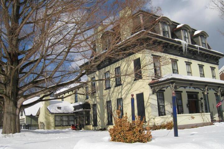 Allegheny Street Bed & Breakfast