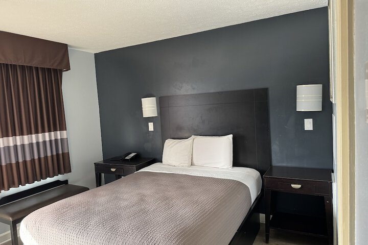 Room 13 of 17