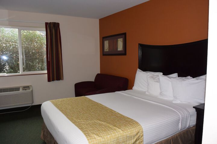 Travelodge Suites by Wyndham Newberg
