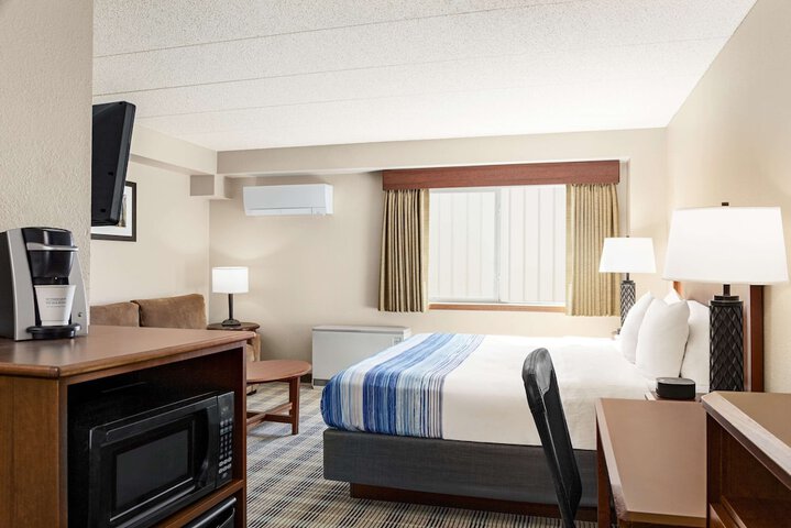 Room 33 of 49