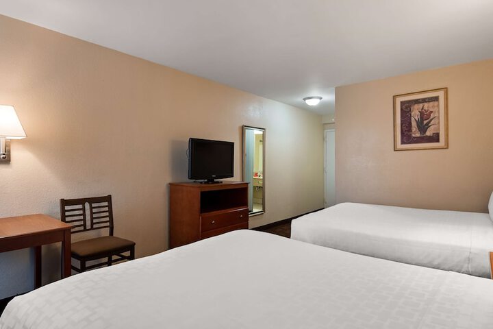 Room 13 of 25