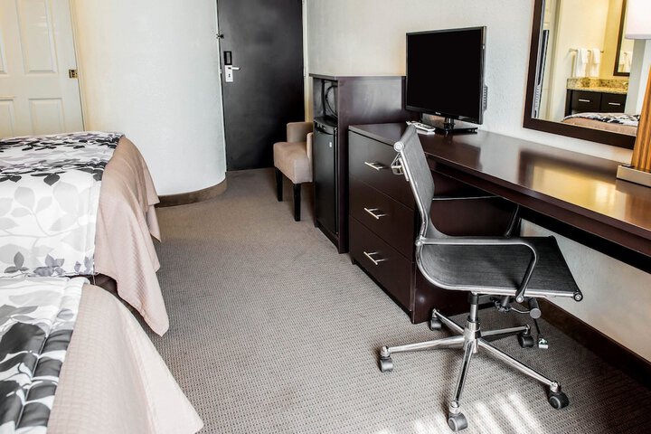 Room 7 of 16