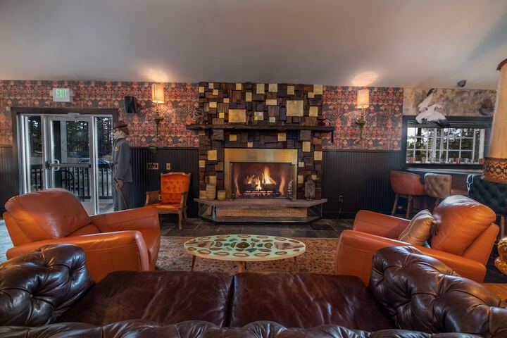 Lounge 88 of 93