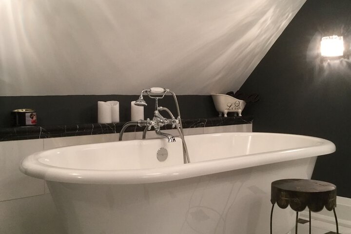 Room 15 of 33