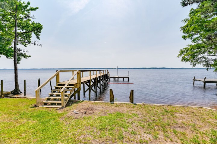 Riverfront Edenton Condo w / Porch & Water Views!