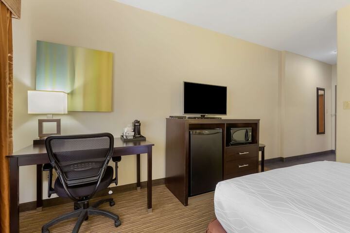 Best Western Plus The Four Corners Inn