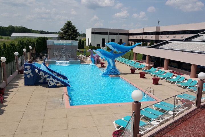 Grand Marquis Waterpark Hotel & Suites