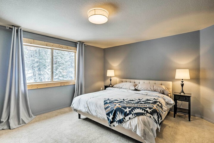 Secluded Alpine Home in Alma w / Mountain Views!