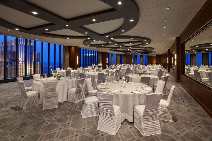 The Marquette Hotel Curio Collection by Hilton