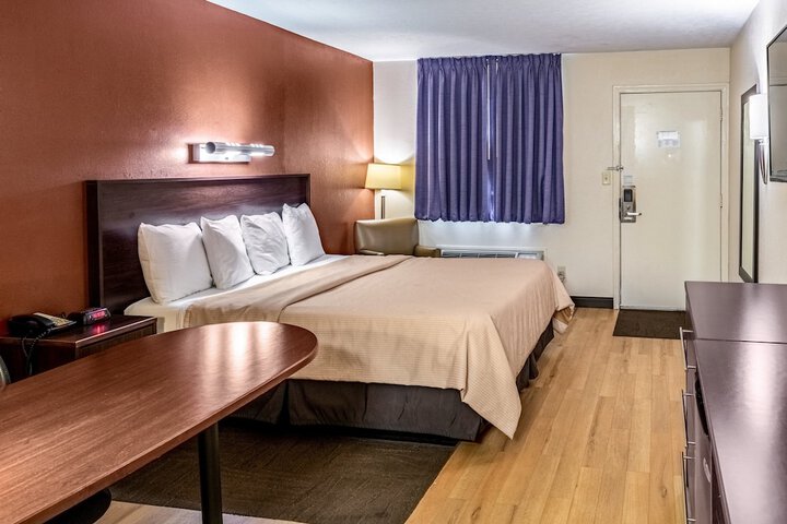Red Roof Inn Columbus - Taylorsville / Edinburgh