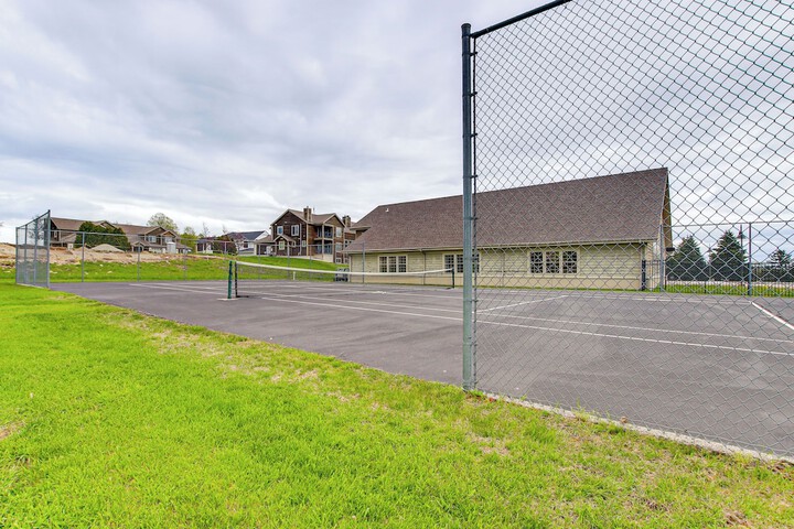 Door County Townhome: Pool Access 1 Mi to Beach!
