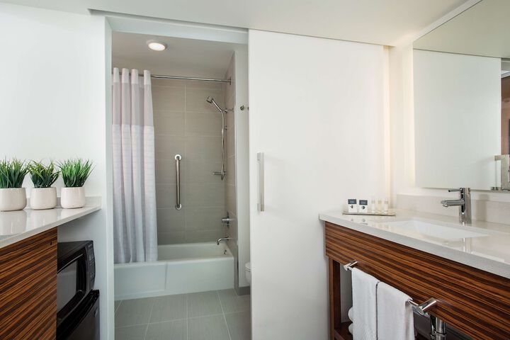 Grand Naniloa Hotel Hilo - a Doubletree by Hilton