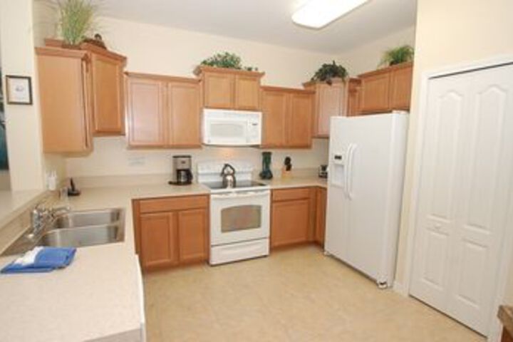 226SW Scaton 3 Br Villa by RedAwning